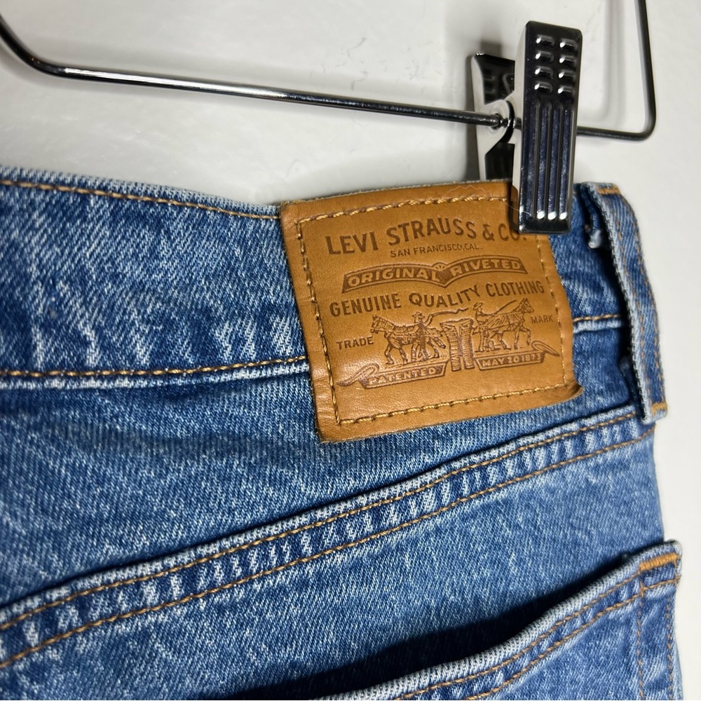 Levi’s Wedgie Straight Raw Hem Sz 24 - Picture 2 of 10